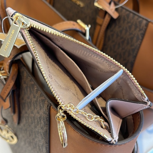 MICHAEL KORS SMALL TOP ZIP COINPOUCH WITH ID CARD CASE WALLET 
POWDER BLUSH 
NWT - Picture 10 of 16